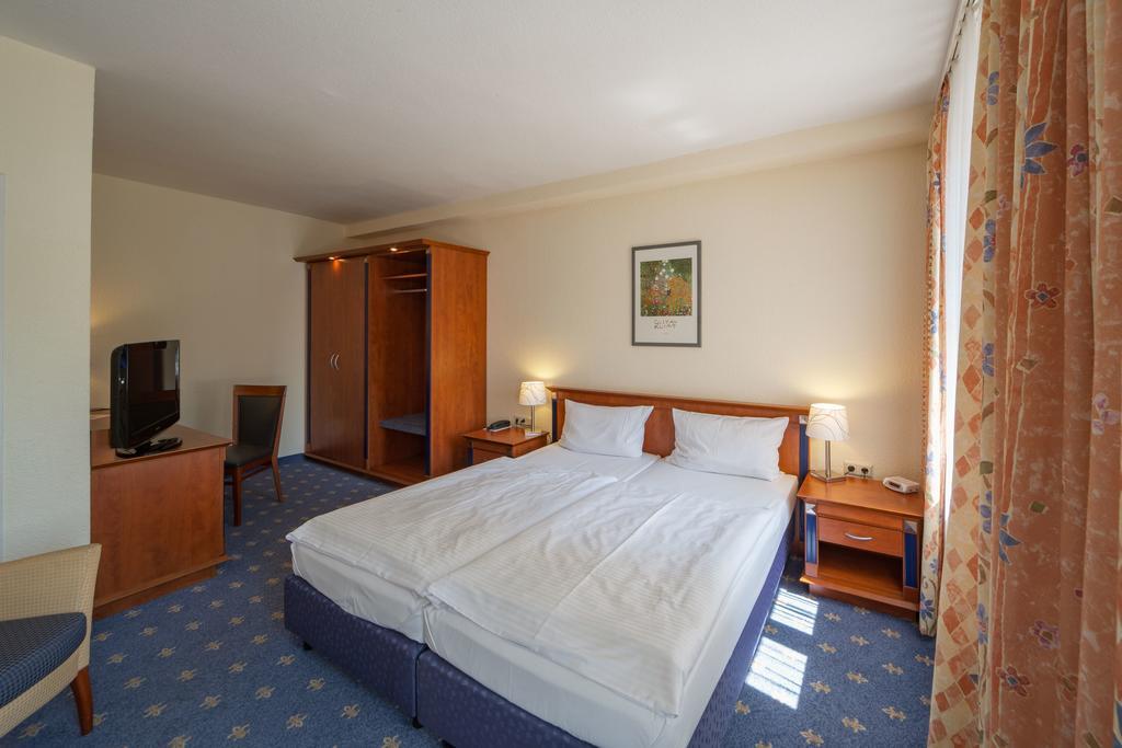 Hotel Am See Salzgitter Exterior photo
