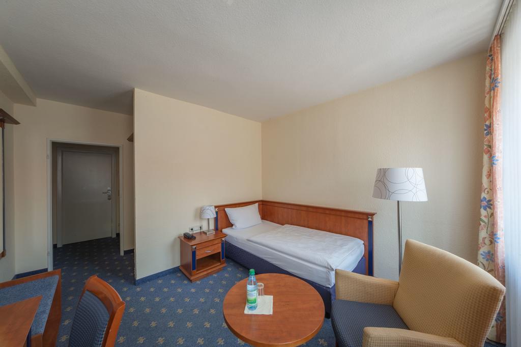 Hotel Am See Salzgitter Exterior photo